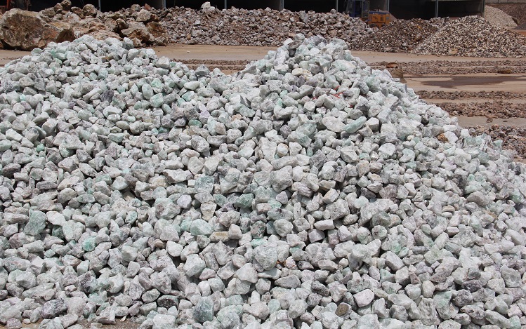 Magnesium is produced by Pidgeon Process Raw material Fluorspar Granular 3.jpg